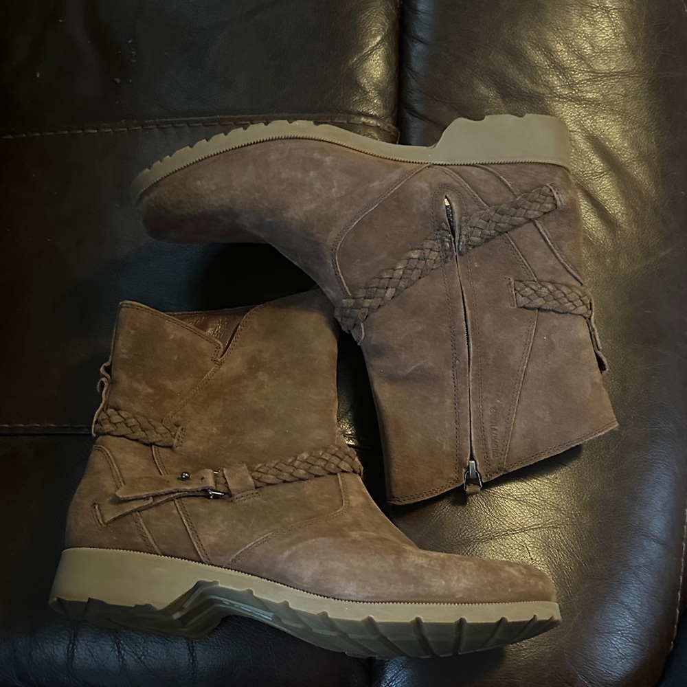 Teva Women's tan suede Ankle Boots - Picture 2 of 11